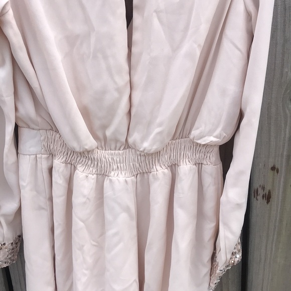 NWT - Forever 21 - Peach Elegant Shorts Romper with Long Sleeves - Size Large - Picture 8 of 8